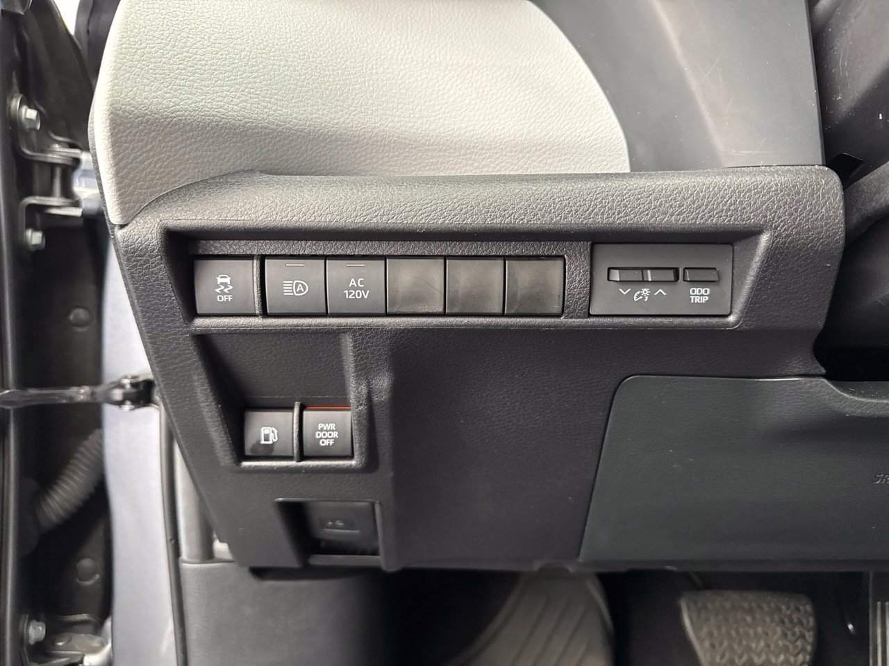 Certified 2026 Toyota Sienna XLE FWD image 36