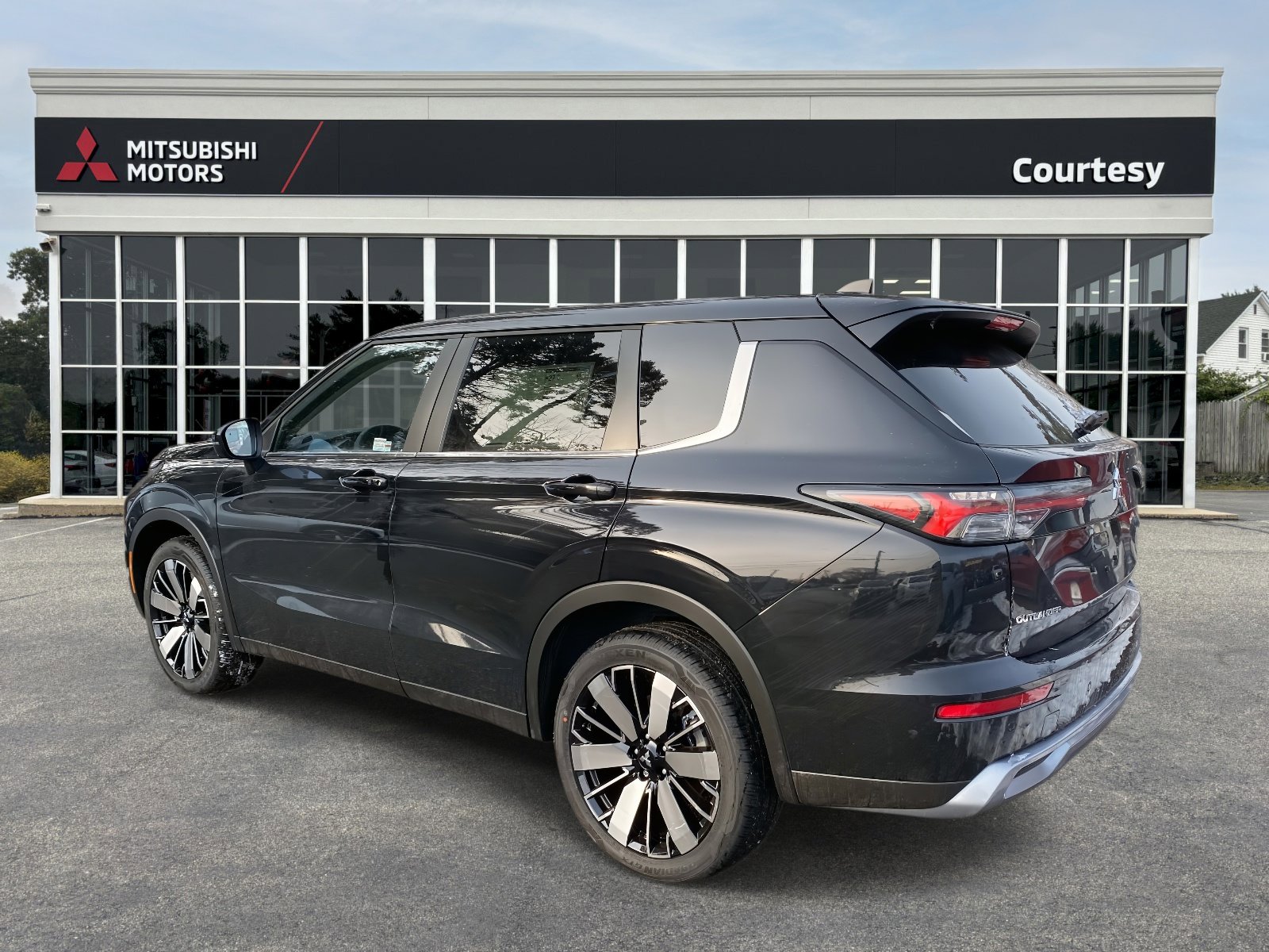 New 2026 Mitsubishi Outlander SE image 3