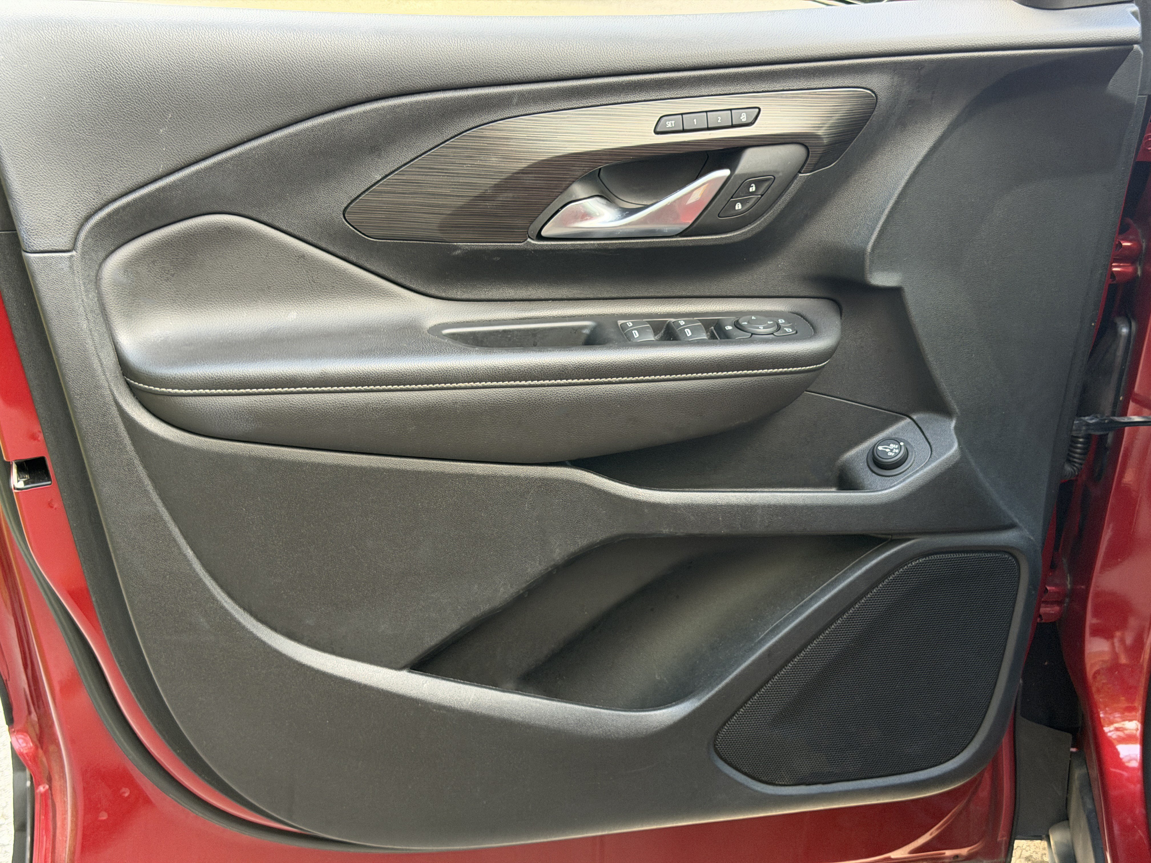 Used 2022 GMC Terrain SLT w/ Tech Package FWD image 4