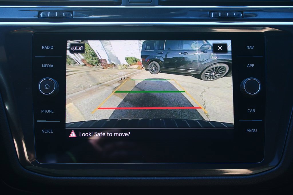 Used 2023 Volkswagen Tiguan SEL R-Line image 18