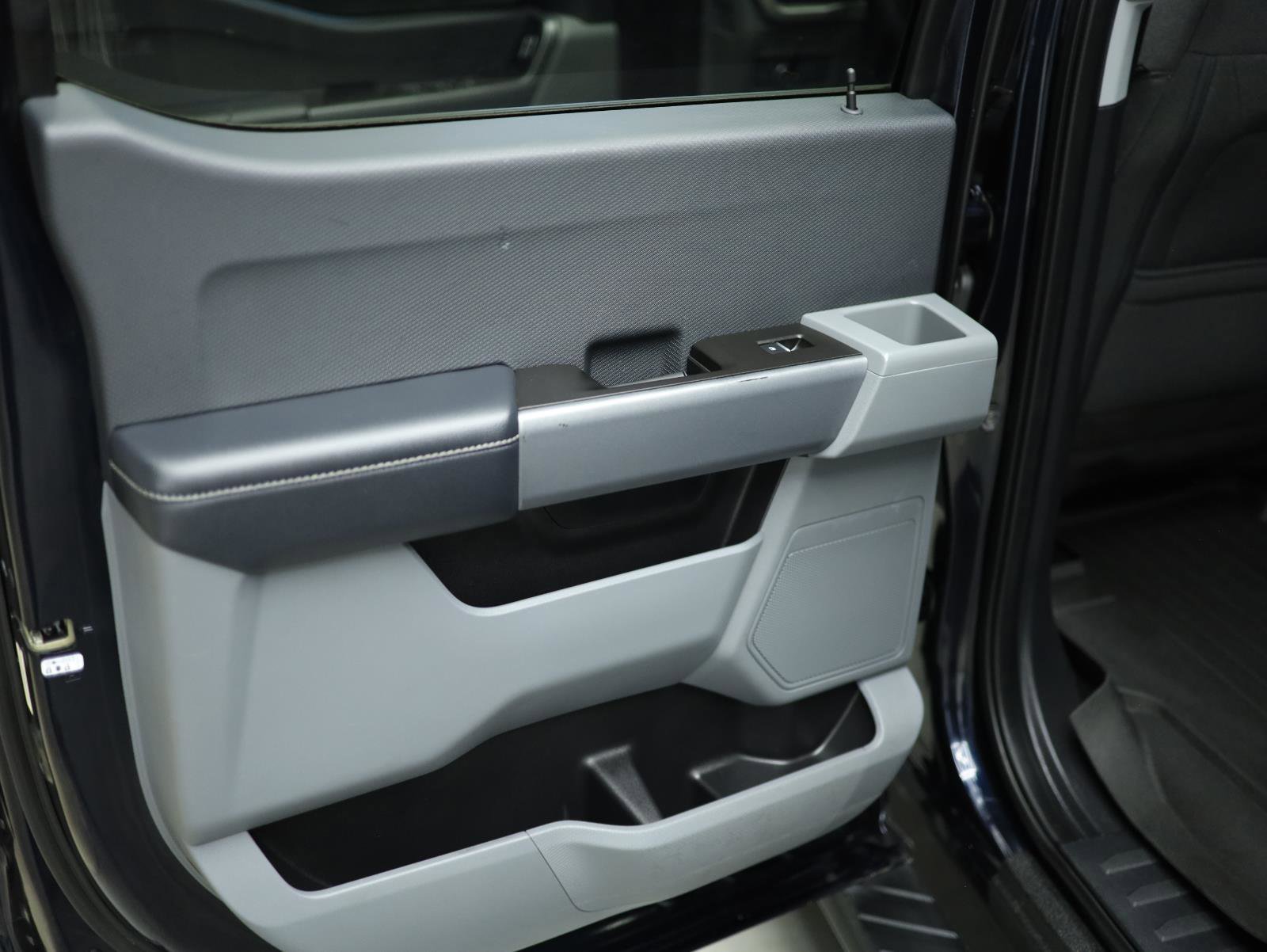 Used 2022 Ford F150 XLT w/ Trailer Tow Package image 40