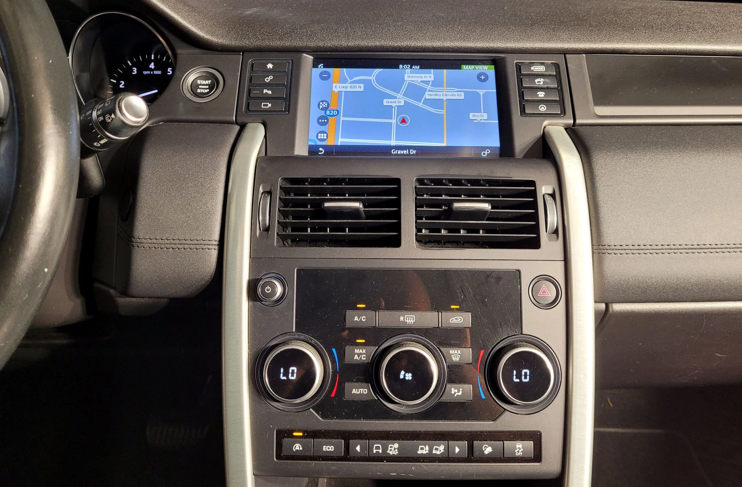 Used 2017 Land Rover Discovery Sport SE image 26