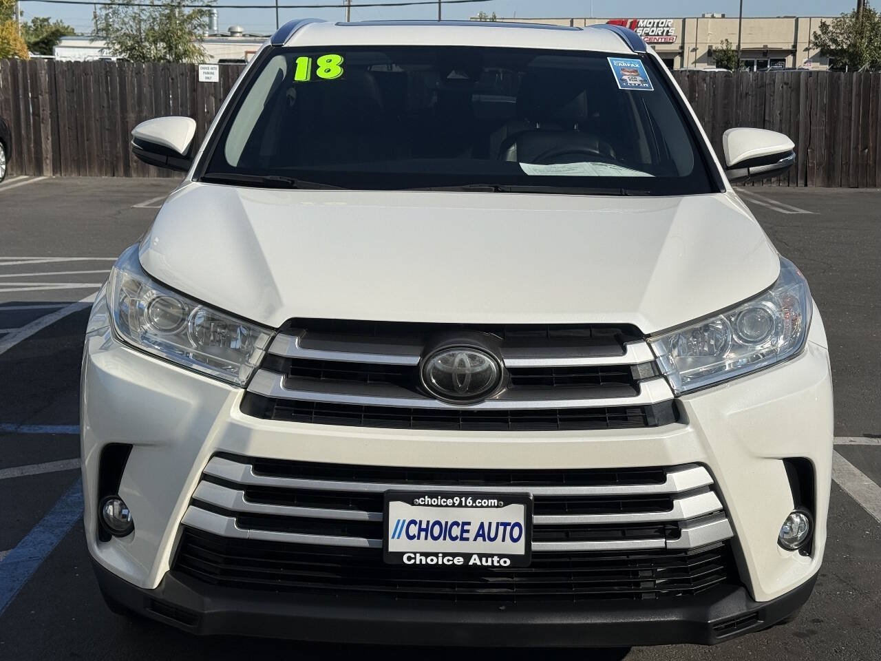 Used 2018 Toyota Highlander XLE FWD image 2
