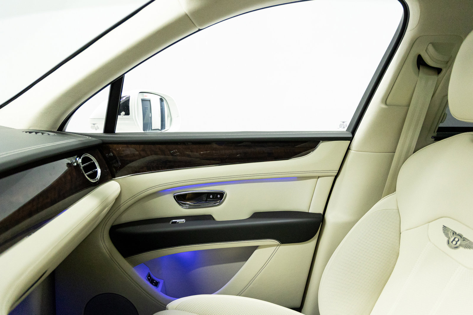 New 2026 Bentley Bentayga AWD/4WD image 40