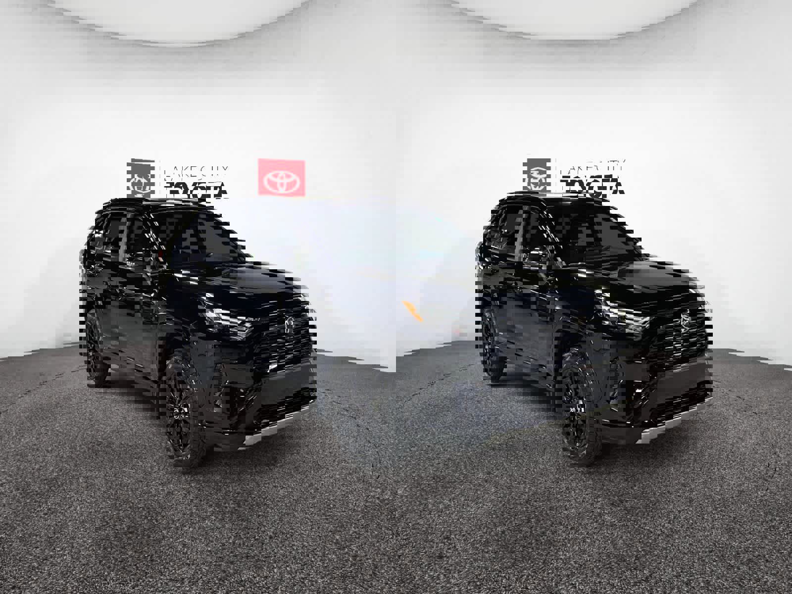 Used 2025 Toyota RAV4 SE image 9