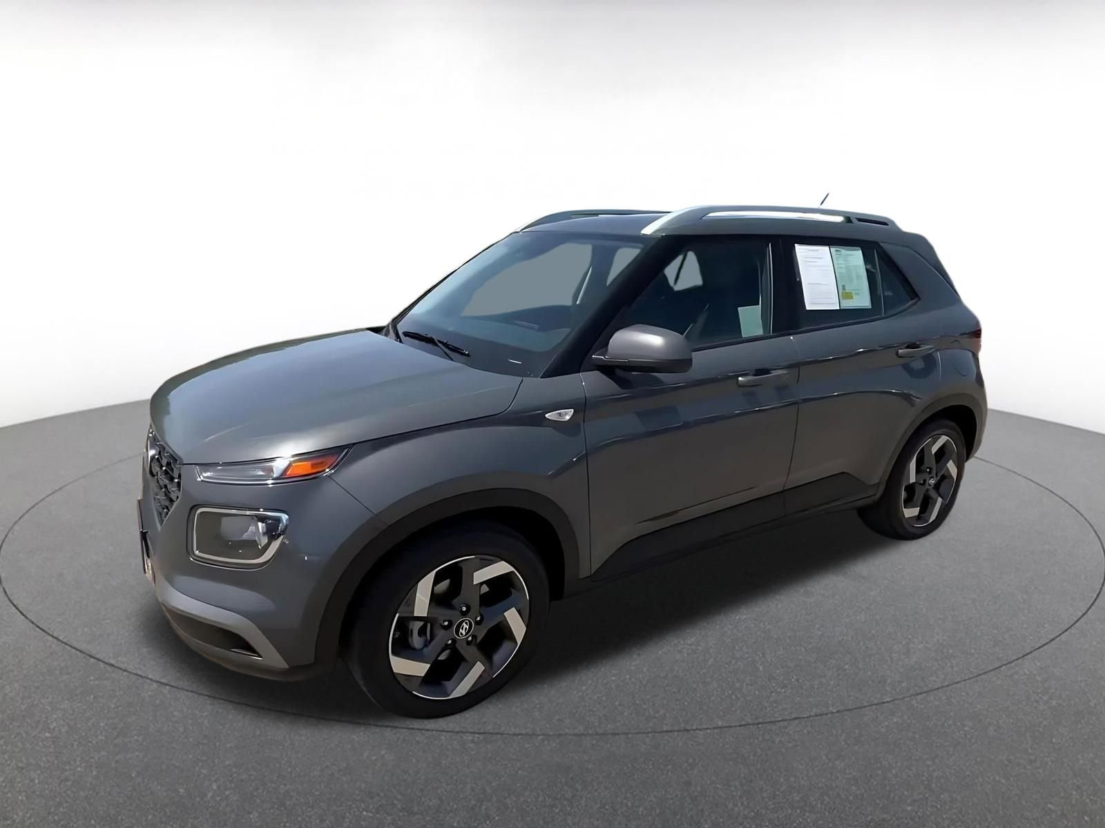 Used 2025 Hyundai Venue SEL image 8