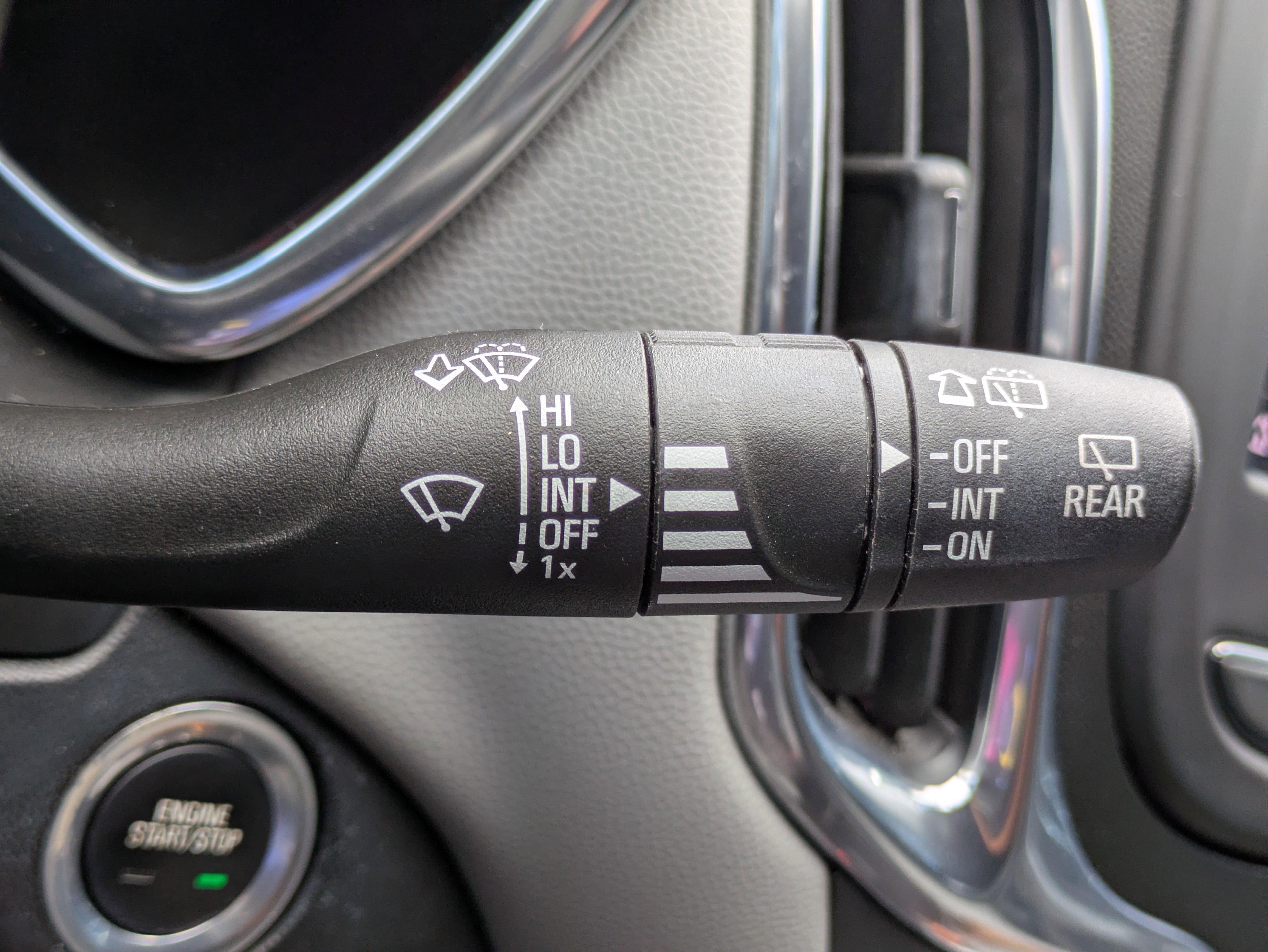Used 2021 Chevrolet Equinox LS FWD image 19