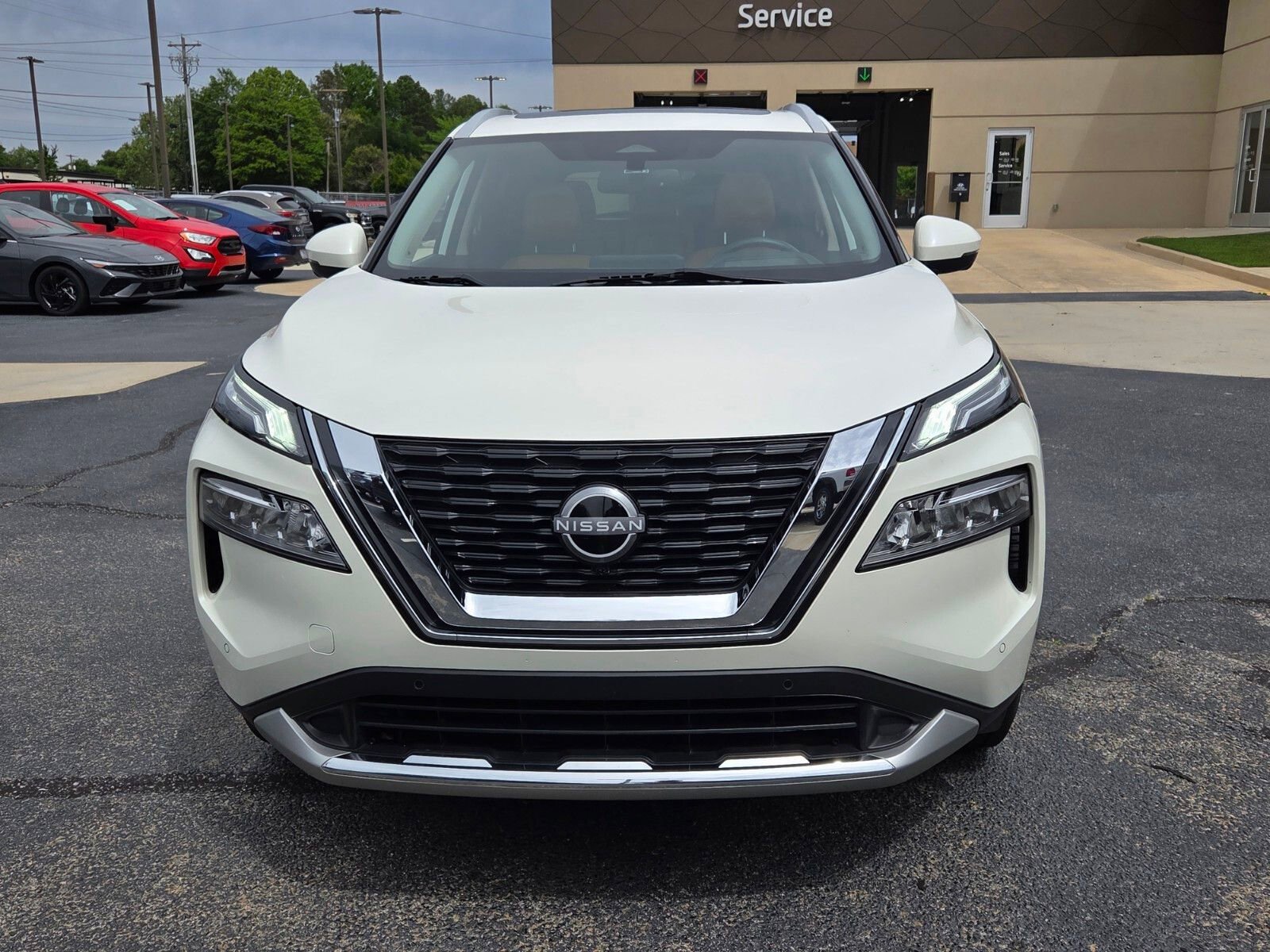 Used 2023 Nissan Rogue Platinum w/ Platinum Premium Package image 2