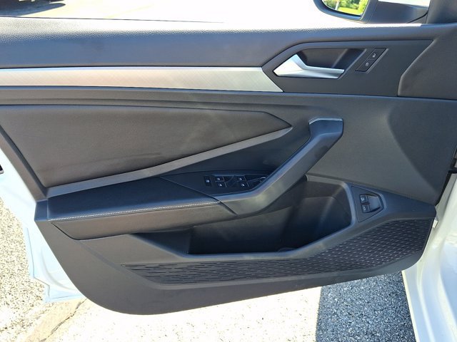 Used 2023 Volkswagen Jetta SE w/ Panoramic Sunroof Package FWD image 16