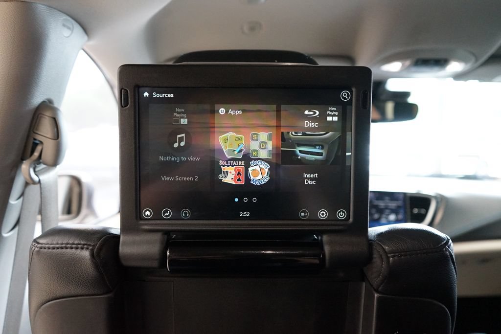 Used 2021 Chrysler Pacifica Touring-L w/ Uconnect Theater Family Group AWD/4WD image 43