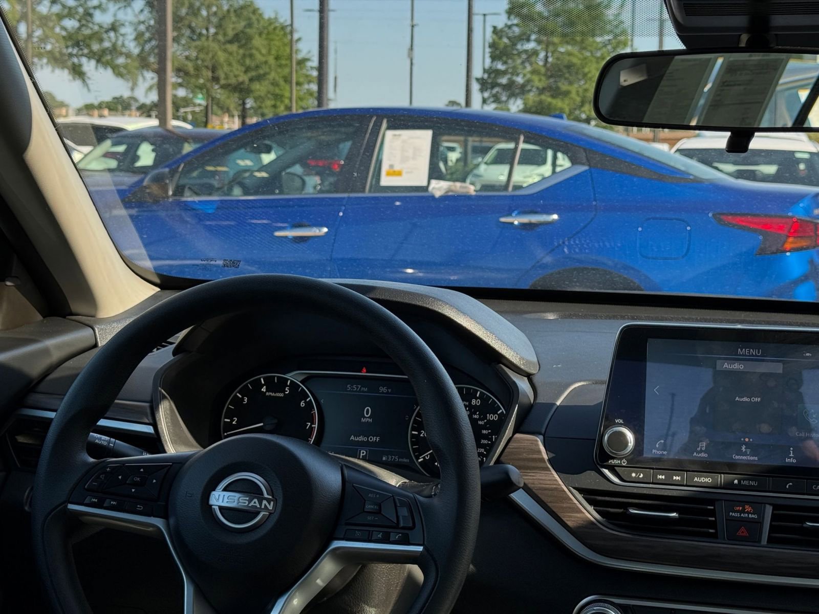 Used 2025 Nissan Altima 2.5 SV FWD image 34