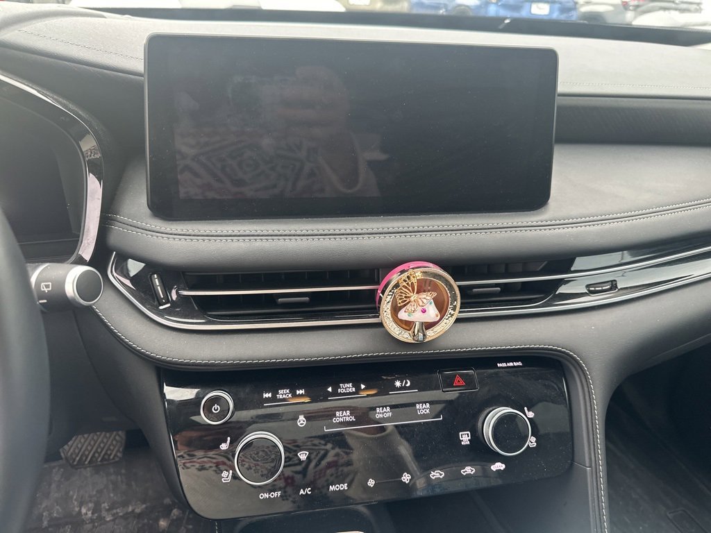 Used 2023 INFINITI QX60 Sensory w/ Vision Package image 3