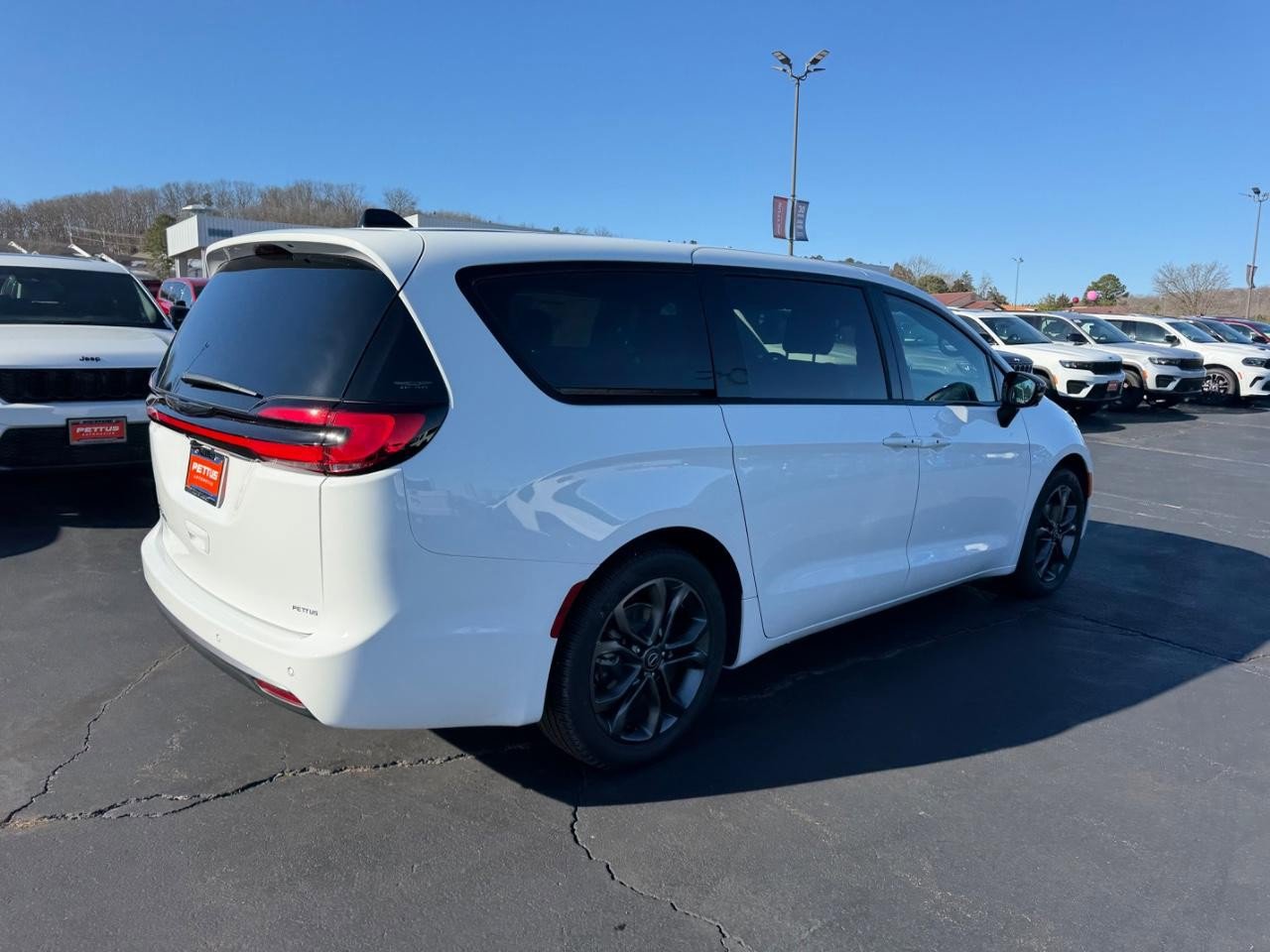 New 2026 Chrysler Pacifica Select FWD image 3