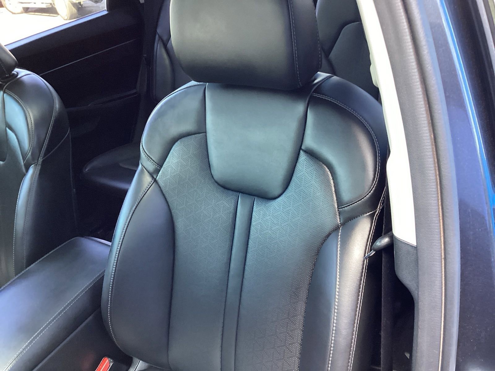 Used 2022 Kia Sorento EX w/ Panoramic Sunroof Package image 12