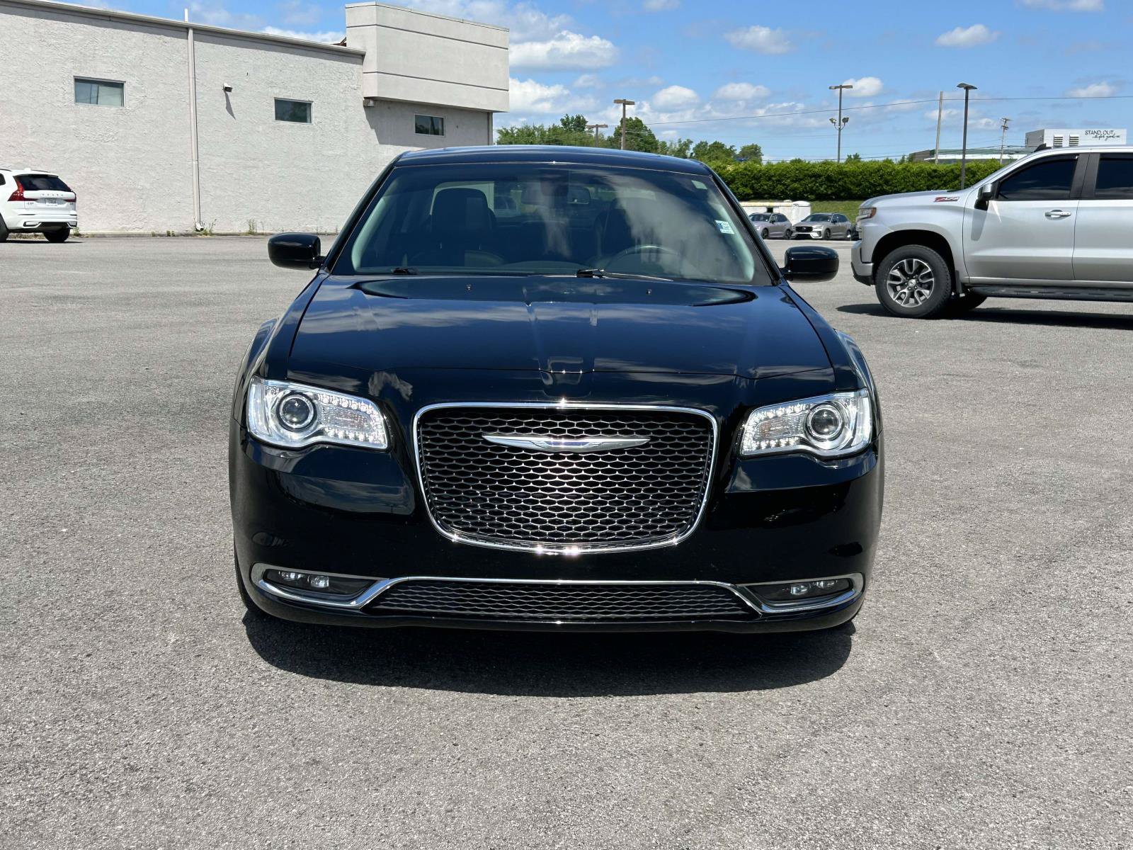 Used 2017 Chrysler 300 Limited w/ Value Package RWD image 8