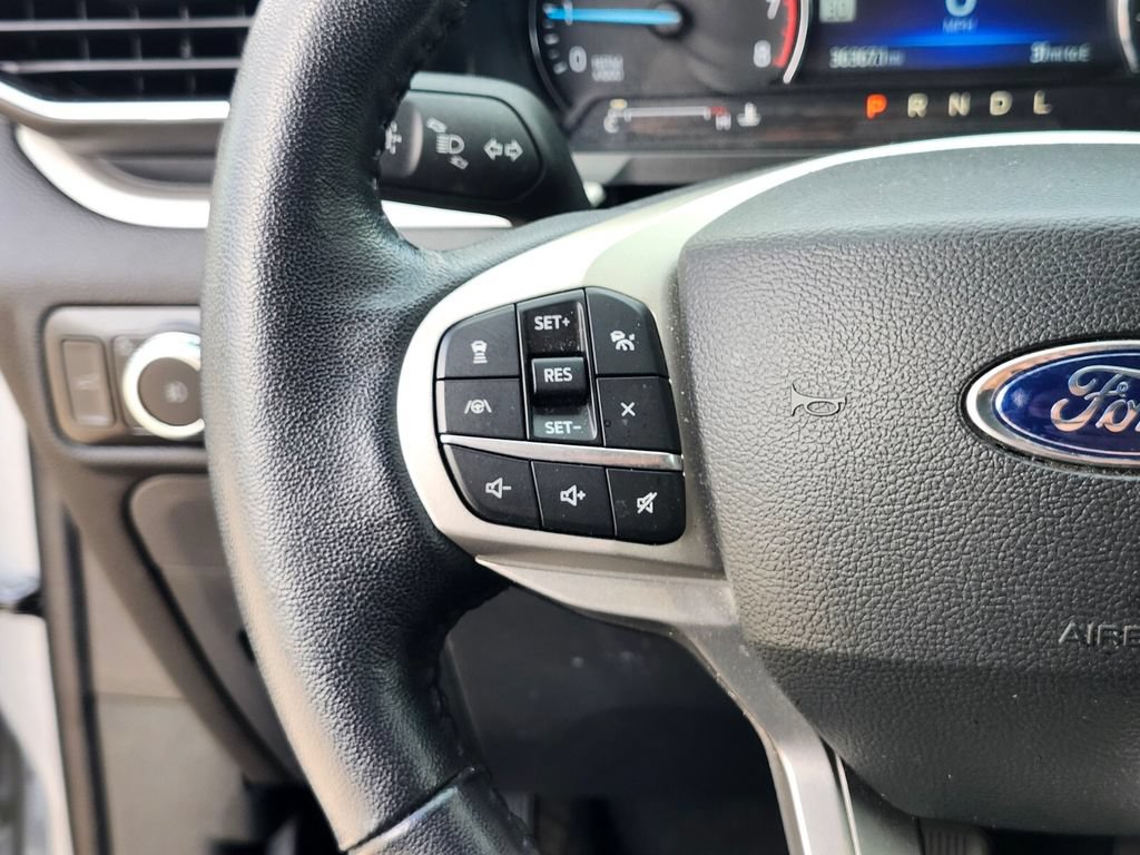 Certified 2022 Ford Explorer XLT w/ Equipment Group 202A AWD/4WD image 30