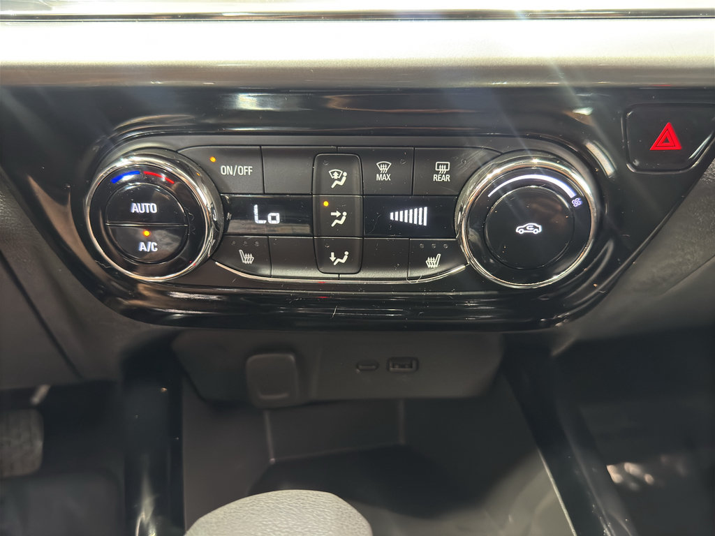 Used 2025 Chevrolet Trax LT w/ Driver Confidence Package FWD image 28