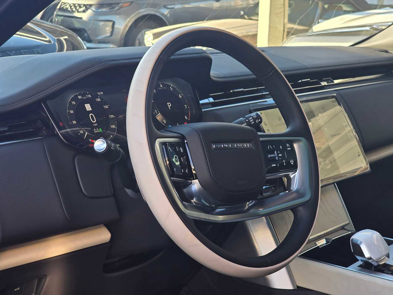New 2025 Land Rover Range Rover SV image 24