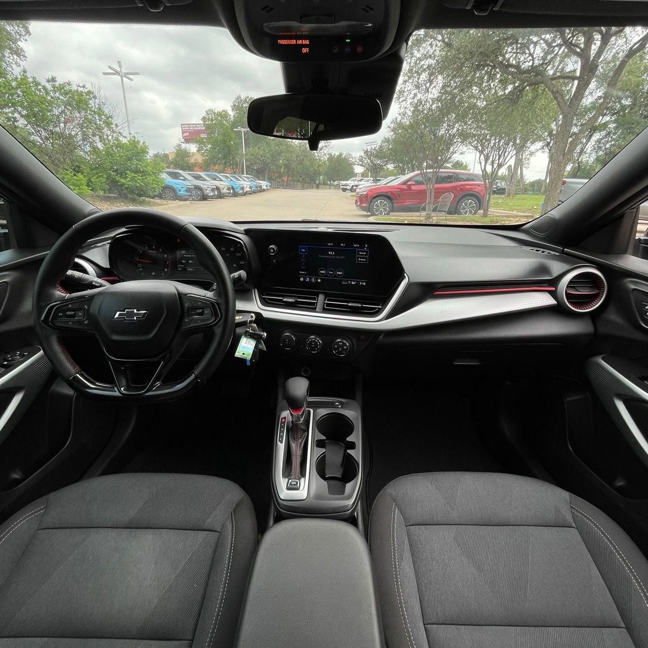 Used 2025 Chevrolet Trax RS w/ Sunroof Package FWD image 11