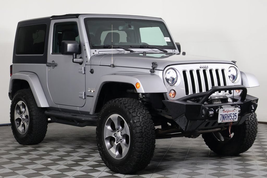 Used 2016 Jeep Wrangler Sahara w/ Connectivity Group AWD/4WD image 3