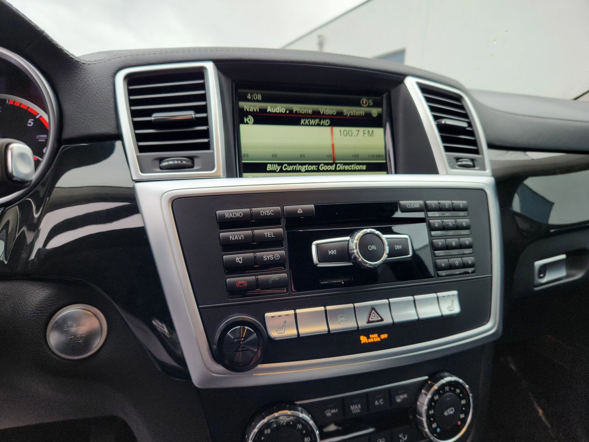 Used 2016 Mercedes-Benz GL 320 BlueTEC 4MATIC w/ Premium I Package image 12