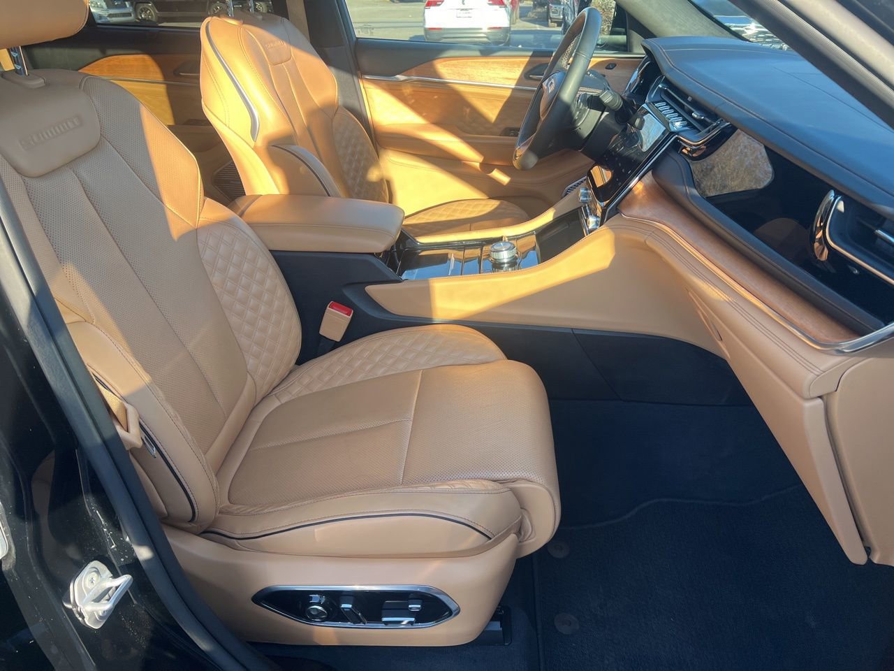 Used 2023 Jeep Grand Cherokee Summit image 25