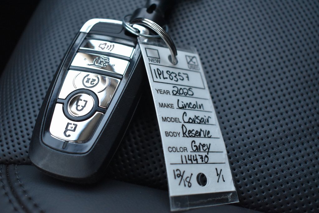 Used 2025 Lincoln Corsair Reserve image 14