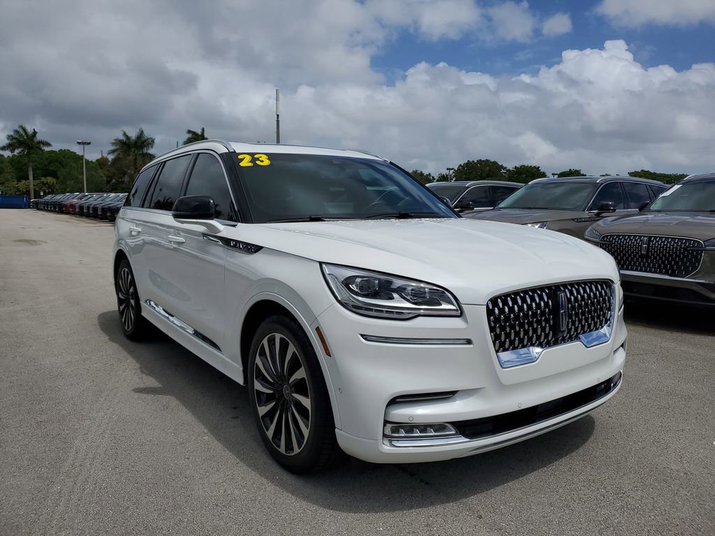 Certified 2023 Lincoln Aviator Black Label Grand Touring w/ Class IV Trailer Tow Package AWD/4WD image 32