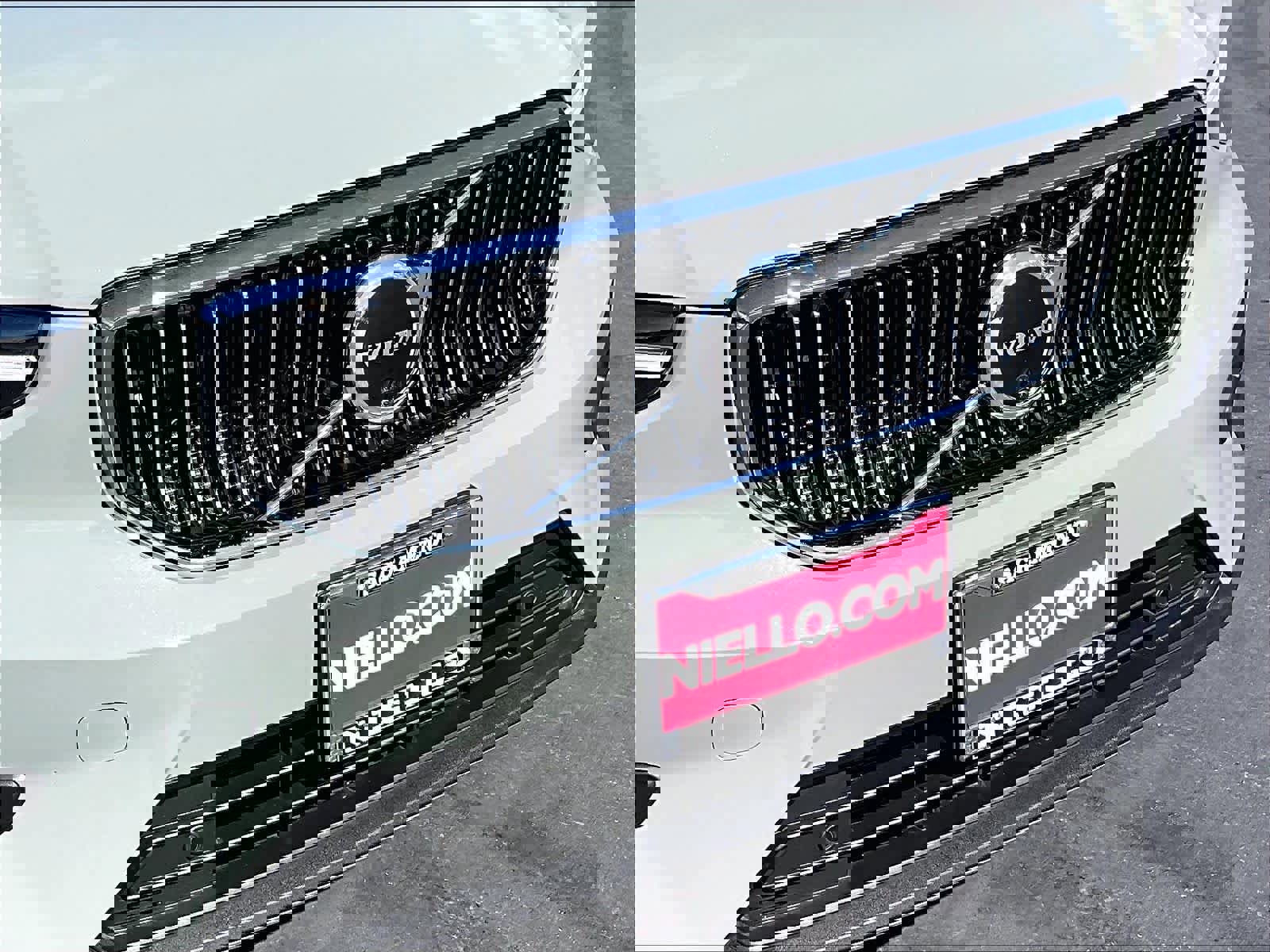 Used 2025 Volvo XC40 B5 Plus image 33