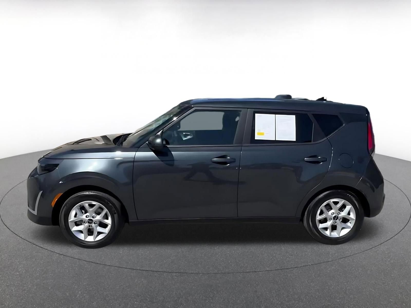 Used 2025 Kia Soul LX w/ LX Technology Package image 9