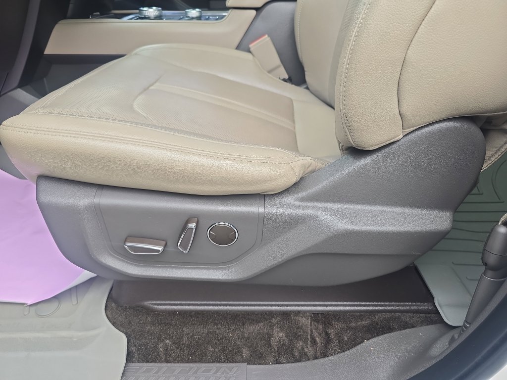 Used 2018 Ford Expedition Max Limited w/ Equipment Group 301A AWD/4WD image 21