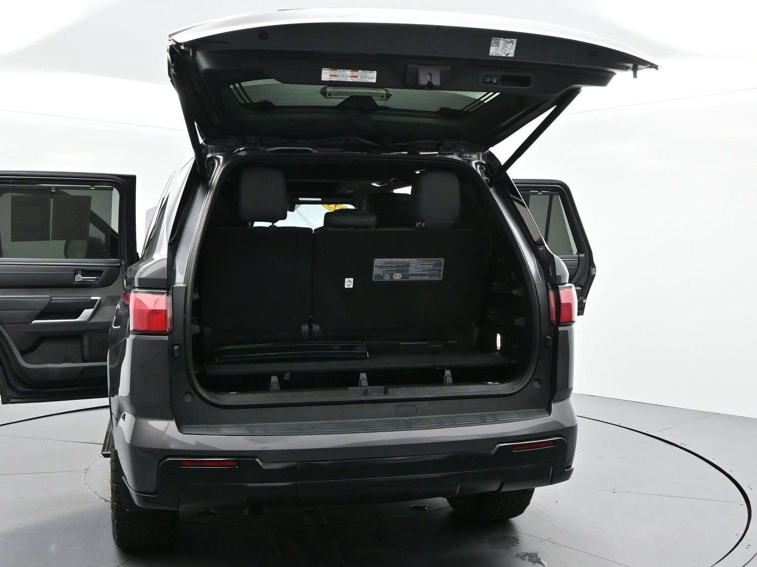 Used 2023 Toyota Sequoia Platinum AWD/4WD image 55