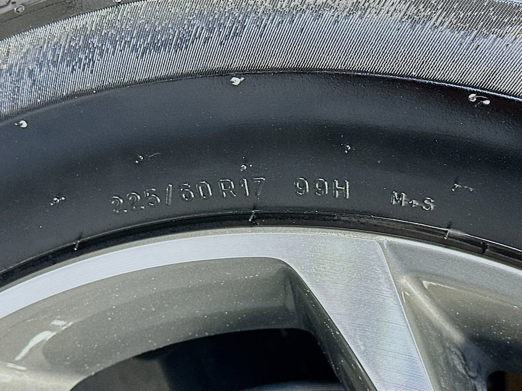 Used 2024 Chevrolet Trax LT w/ LT Convenience Package FWD image 32