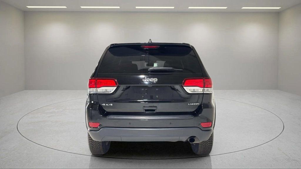 Used 2020 Jeep Grand Cherokee Laredo image 4