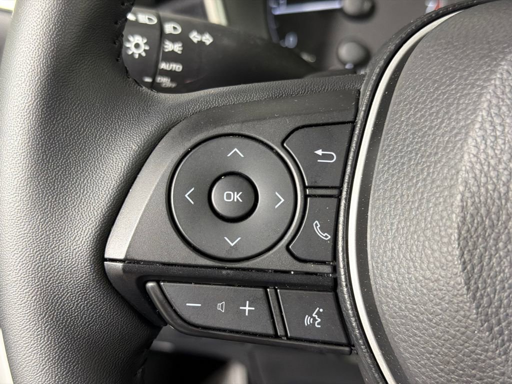 Used 2025 Toyota Corolla SE FWD image 24