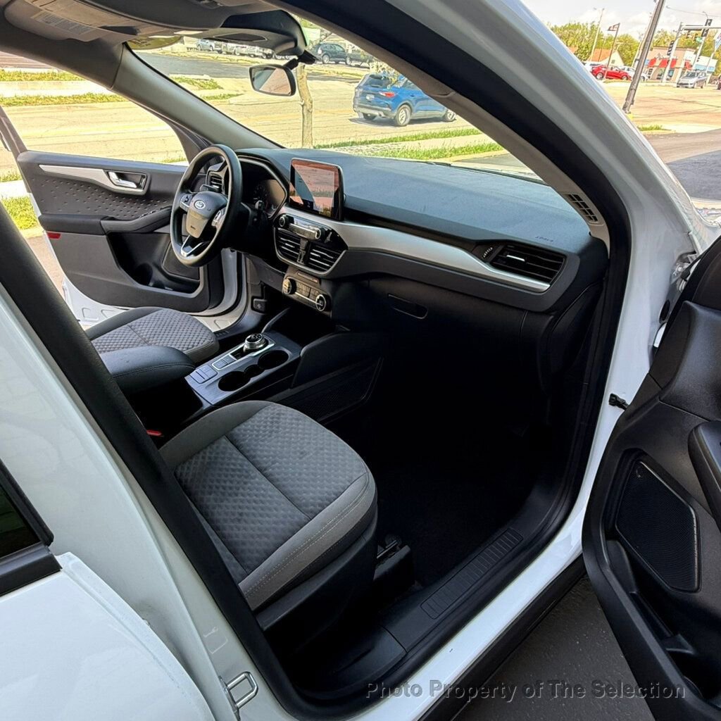Used 2020 Ford Escape SE image 45