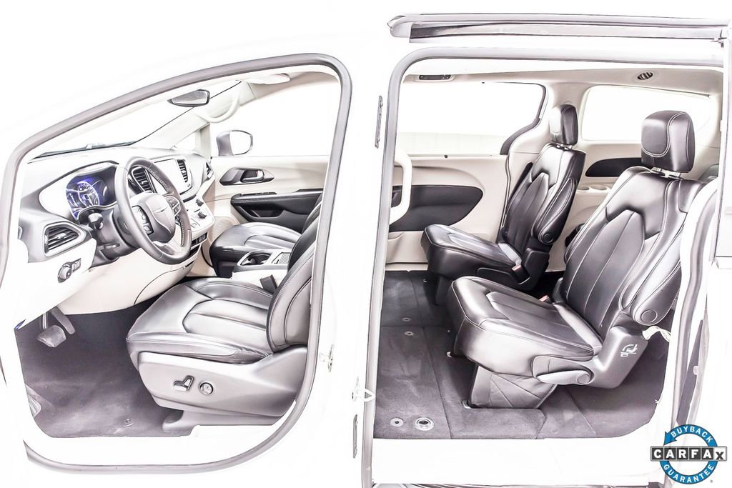 Used 2023 Chrysler Pacifica Touring-L image 24