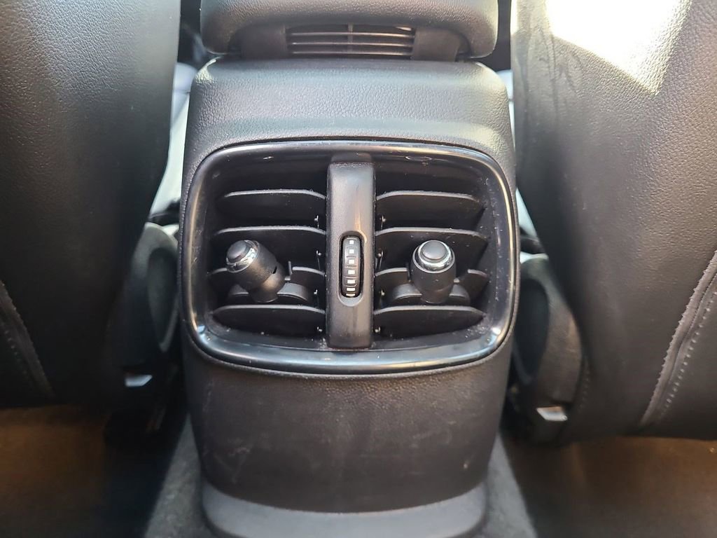 Used 2019 MINI Cooper Clubman S image 25