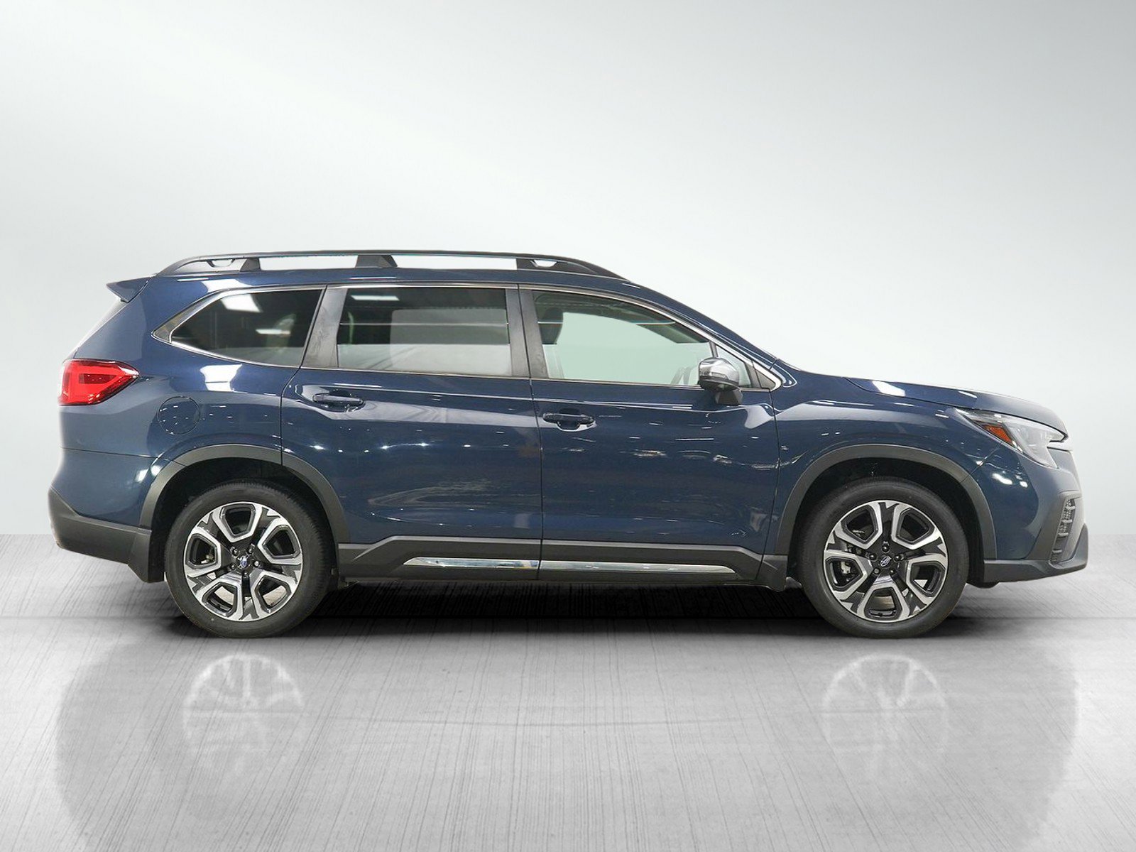 Used 2023 Subaru Ascent Limited w/ Technology Package AWD/4WD image 6