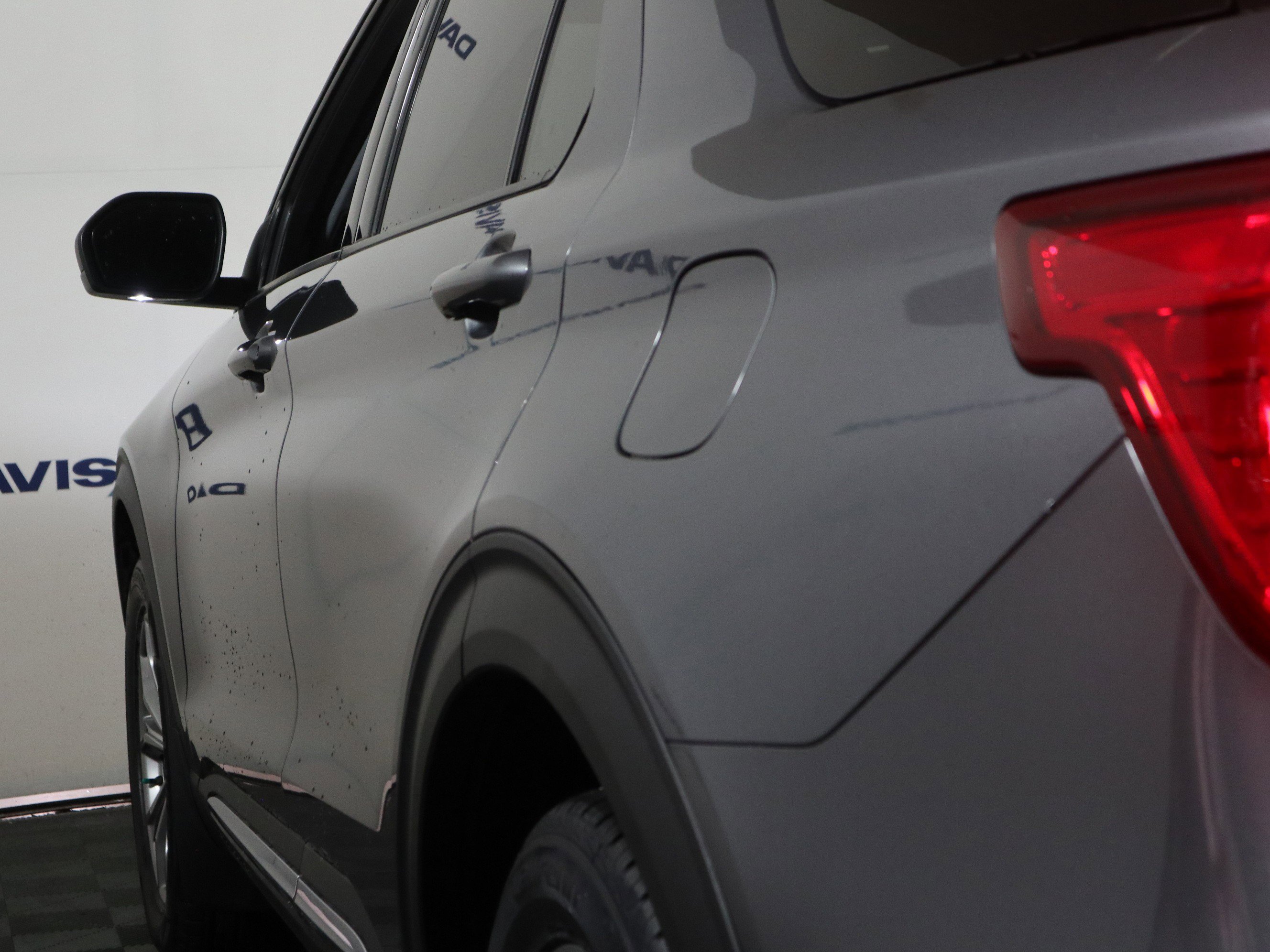 Used 2022 Ford Explorer XLT w/ Equipment Group 202A image 7