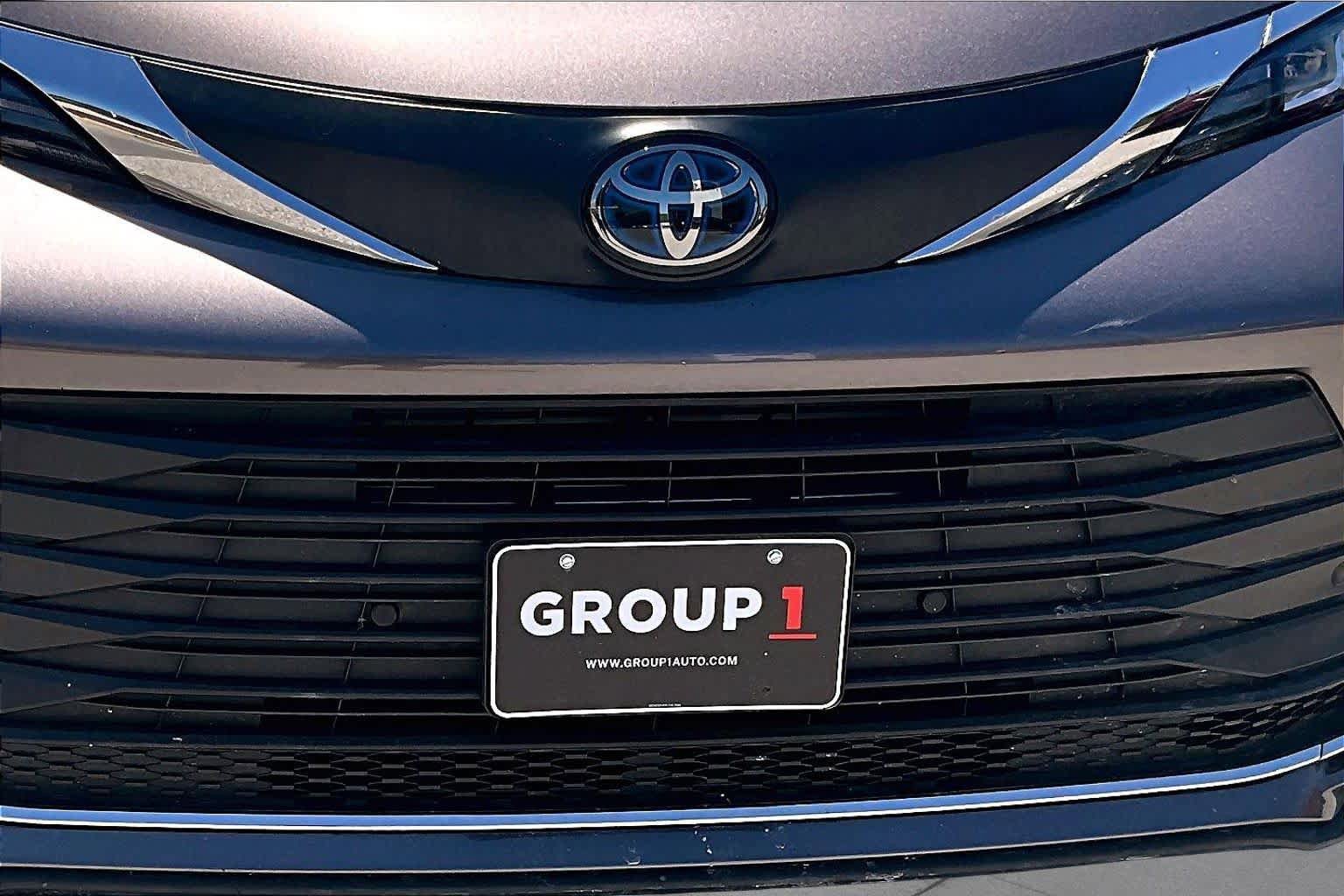 Used 2021 Toyota Sienna XLE w/ XLE Plus Package FWD image 30