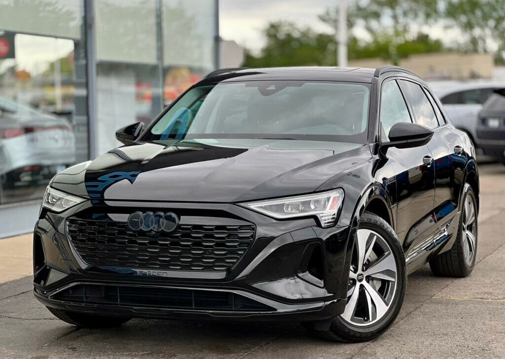 Used 2024 Audi Q8 e-tron Premium AWD/4WD image 32