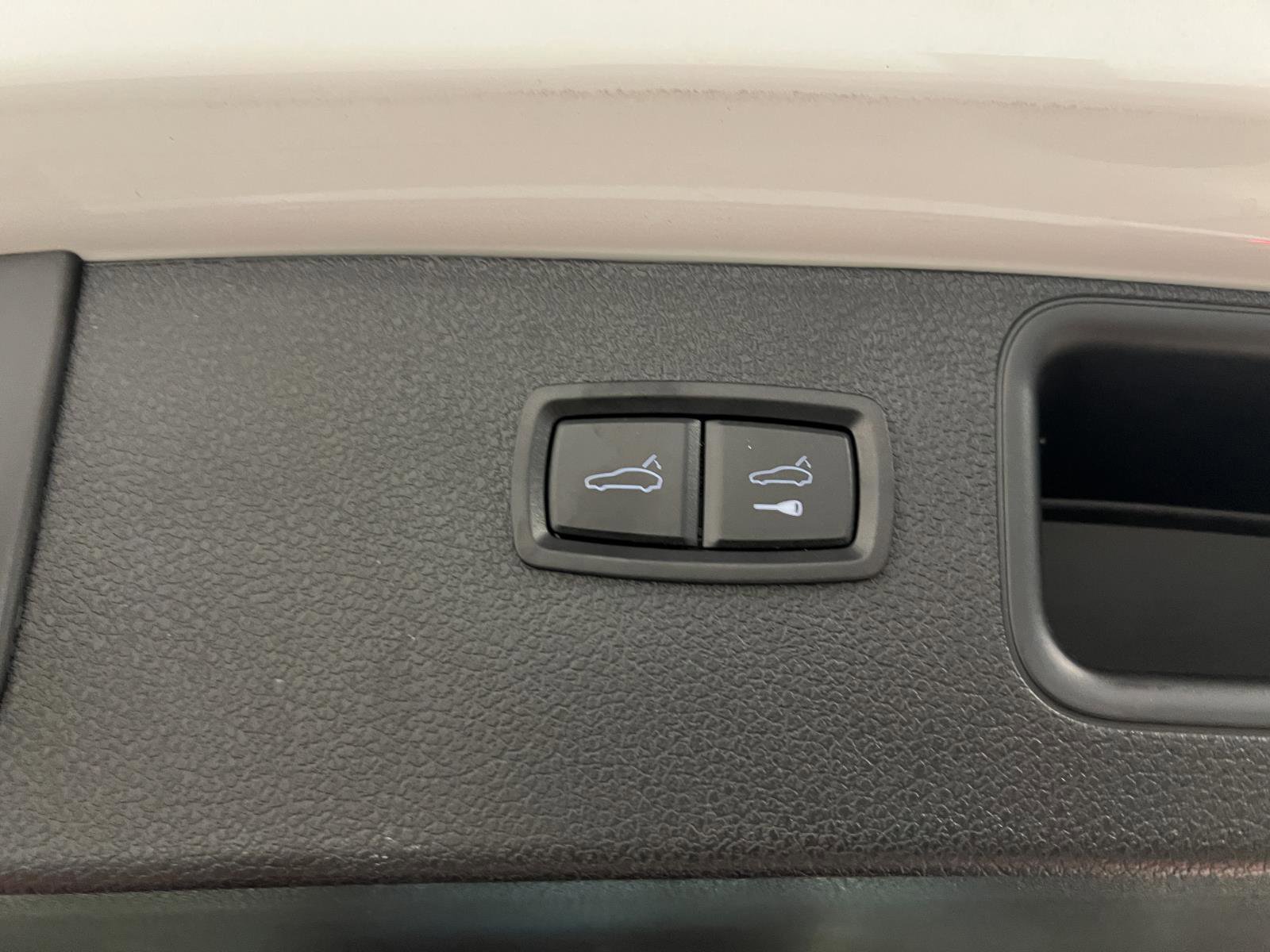 Used 2021 Porsche Macan image 32