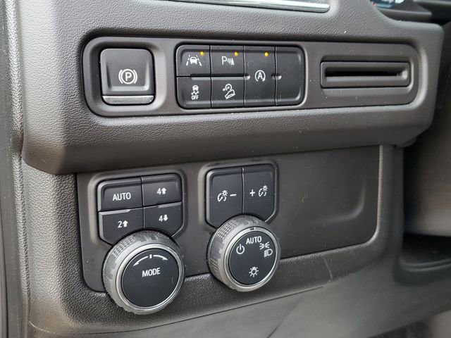 Used 2024 Chevrolet Suburban Premier AWD/4WD image 24
