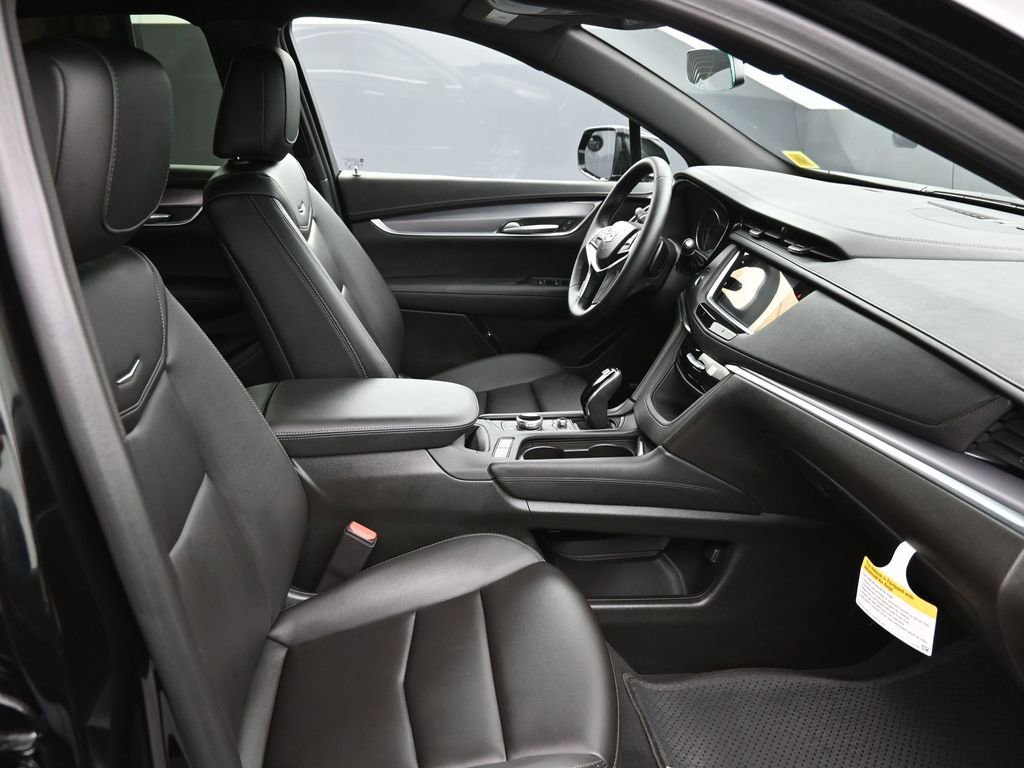Used 2025 Cadillac XT5 Luxury image 14