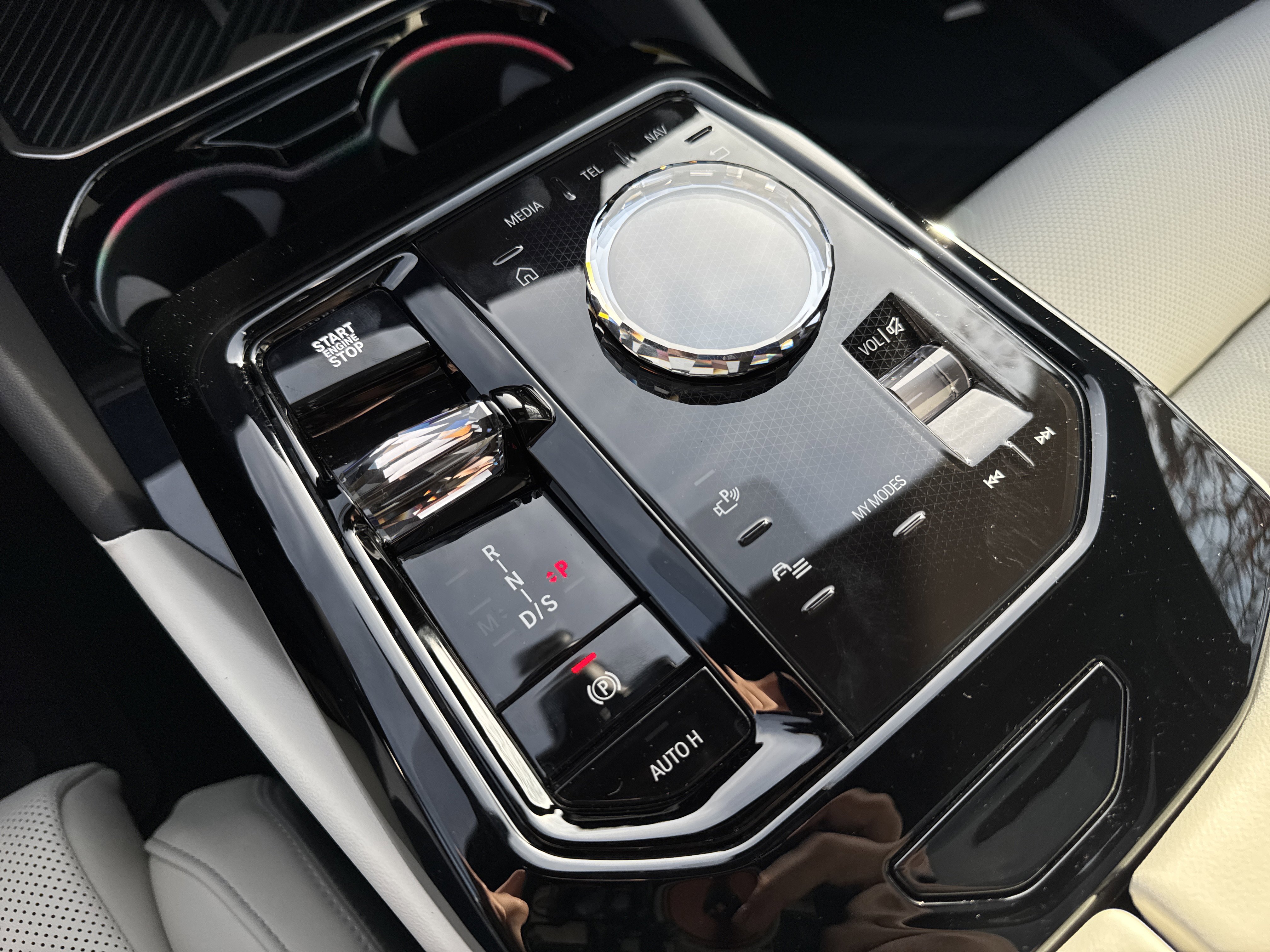 New 2026 BMW 550e xDrive w/ Executive Package image 17