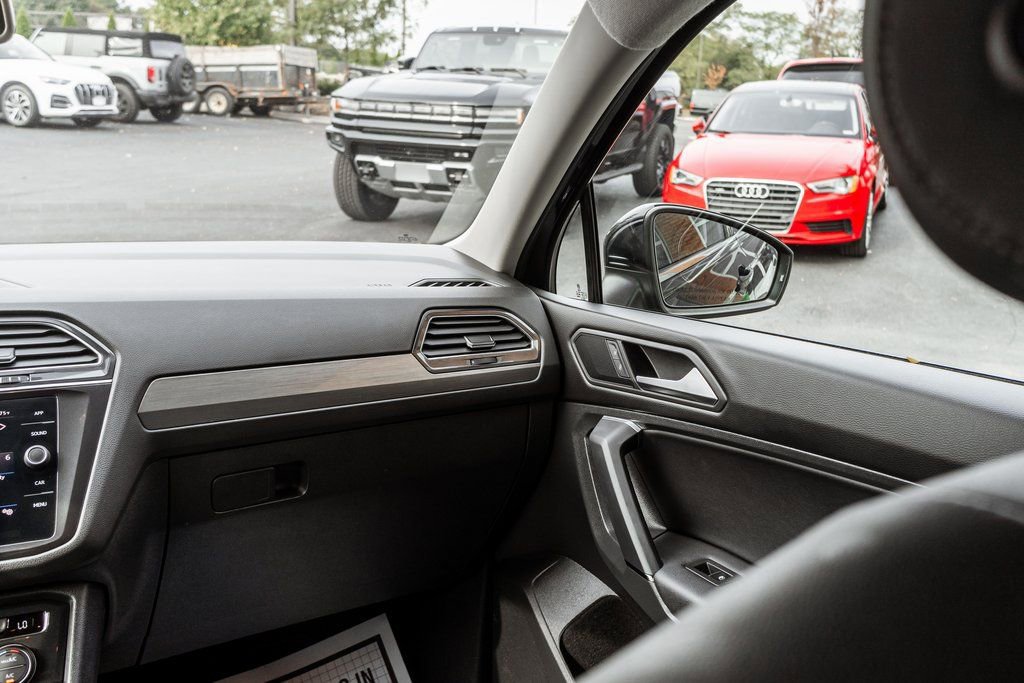 Used 2019 Volkswagen Tiguan SE image 12