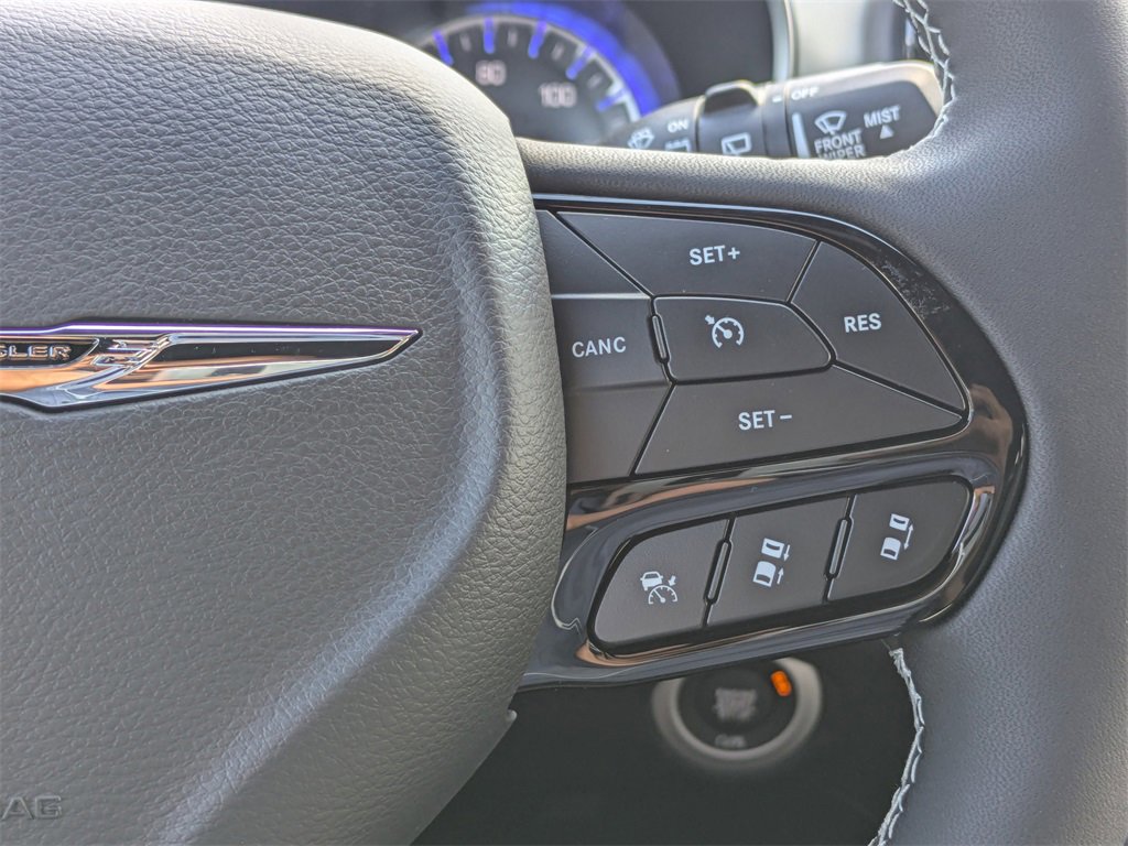 New 2026 Chrysler Pacifica Limited w/ Uconnect Theater Family Group image 34