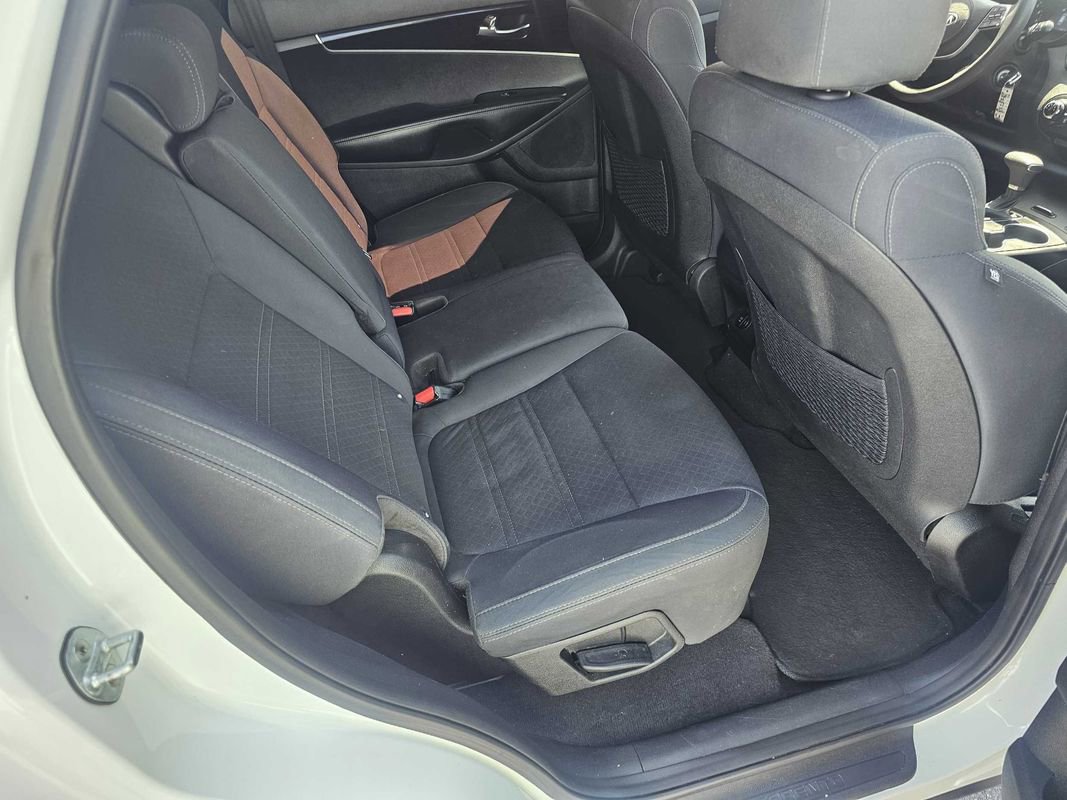 Used 2019 Kia Sorento LX image 24