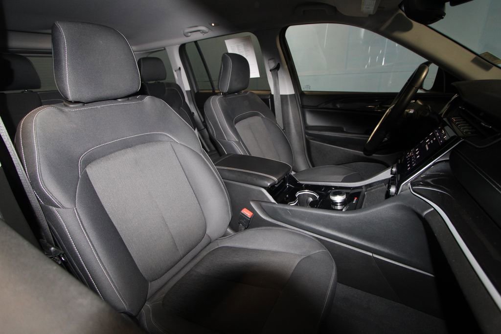 Used 2022 Jeep Grand Cherokee Laredo w/ Luxury Tech Group I image 23